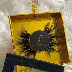 KLX Beaute mink lash ( Iconic )
